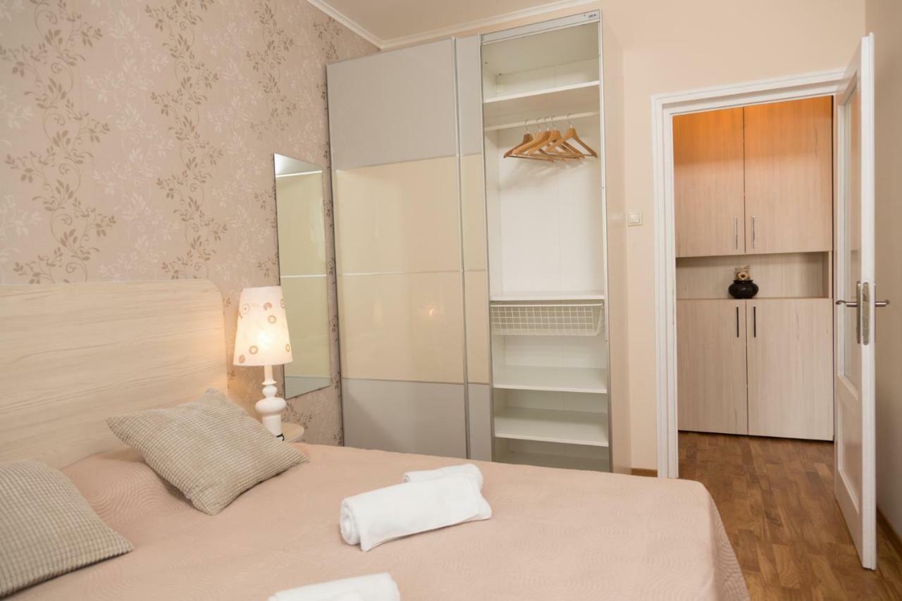 Central Luxury Flat With Terrace - Adela Accommodation - Ideal For Long Stays Bucarest Exterior foto