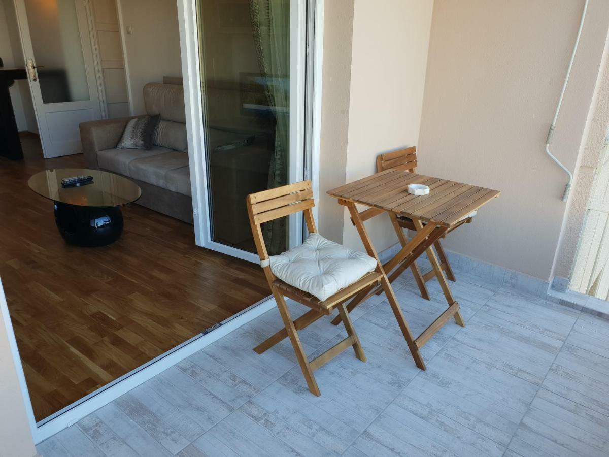 Central Luxury Flat With Terrace - Adela Accommodation - Ideal For Long Stays Bucarest Exterior foto